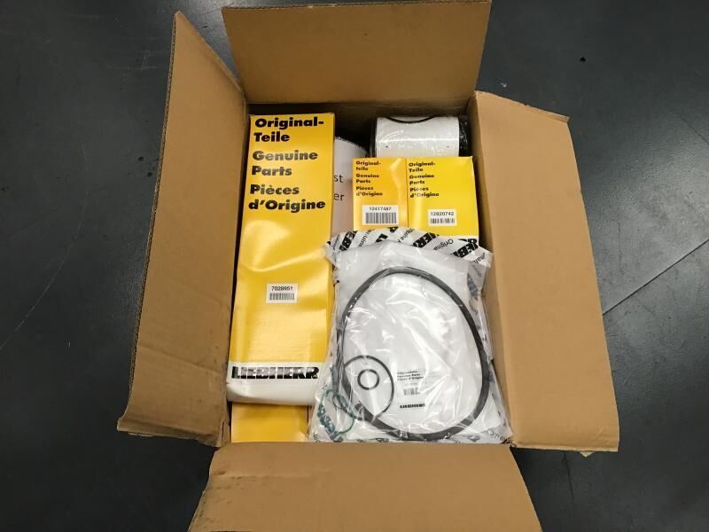 Liebherr Service Kit 2000 hours R906/R916/R926 - Pièces de rechange: photos 2 Liebherr Service Kit 2000 hours R906/R916/R926 - Pièces de rechange: photos 2