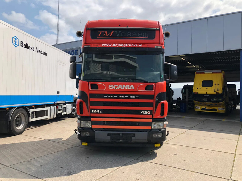 Scania R124-420 / Manual / Euro 3 - Tracteur routier: photos 2 Scania R124-420 / Manual / Euro 3 - Tracteur routier: photos 2