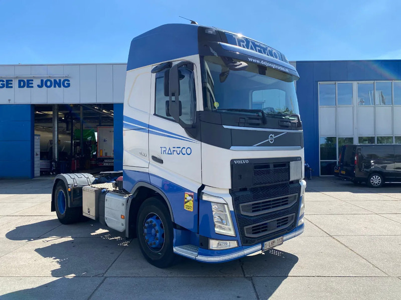 Volvo FH 13.420 Globetrotter / ADR + PTO / Stand Airco - Tracteur routier: photos 3 Volvo FH 13.420 Globetrotter / ADR + PTO / Stand Airco - Tracteur routier: photos 3