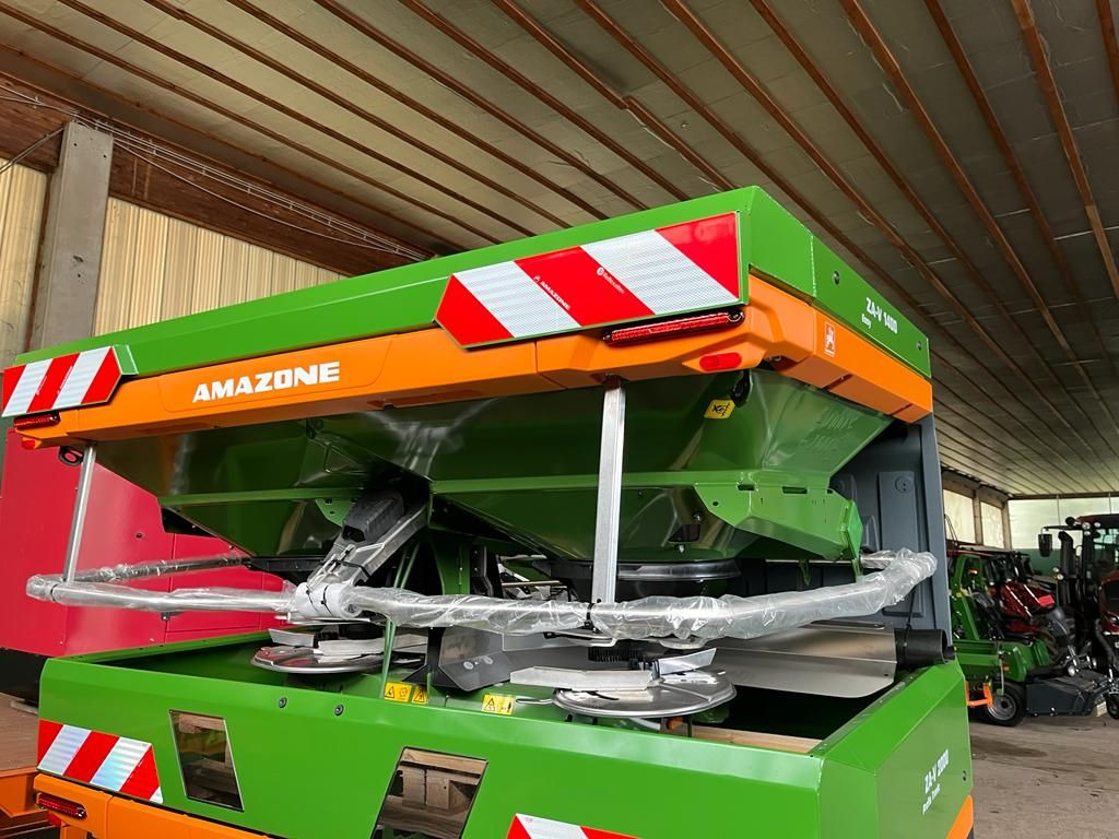 Distributeur d'engrais neuf Amazone ZAV- 1400 Easy