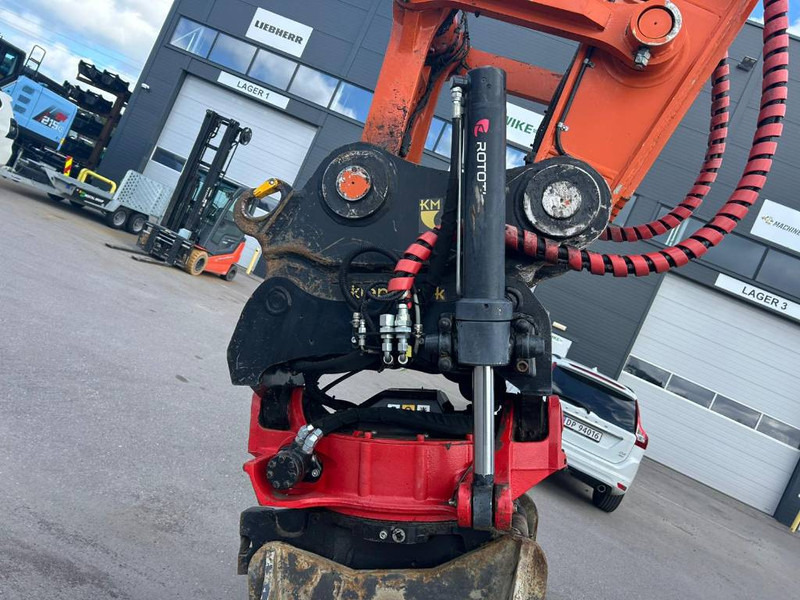 Pelle sur chenille Hitachi ZX 300 LC-6: photos 11