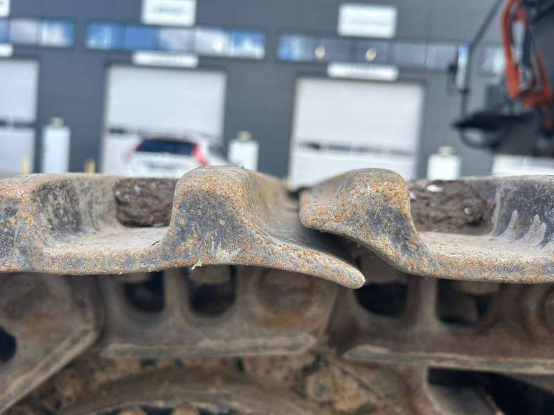 Pelle sur chenille Hitachi ZX 300 LC-6: photos 18