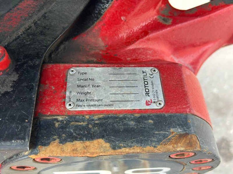 Pelle sur chenille Hitachi ZX 300 LC-6: photos 13