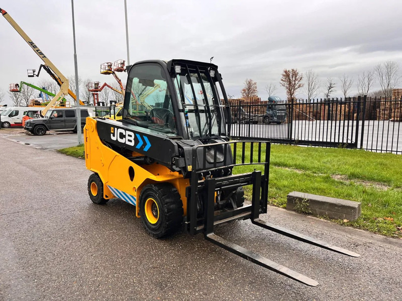 JCB TLT30-19E - Chargeuse sur pneus télescopique: photos 3 JCB TLT30-19E - Chargeuse sur pneus télescopique: photos 3