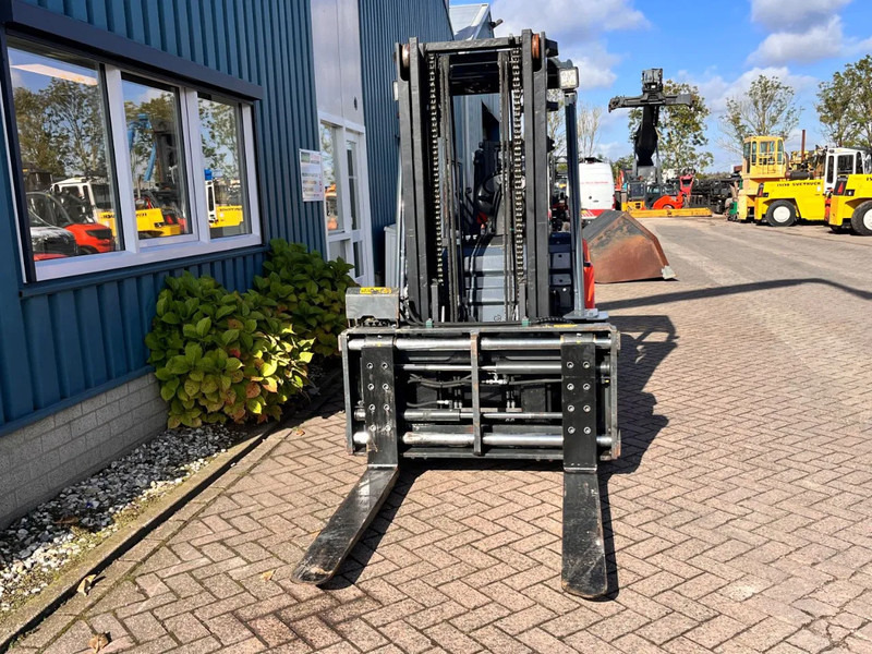 Toyota 52-8FDJF35 - Chariot élévateur diesel: photos 5 Toyota 52-8FDJF35 - Chariot élévateur diesel: photos 5