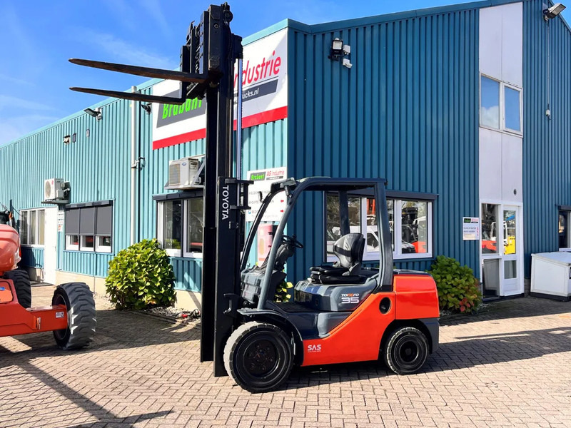 Toyota 52-8FDJF35 - Chariot élévateur diesel: photos 3 Toyota 52-8FDJF35 - Chariot élévateur diesel: photos 3