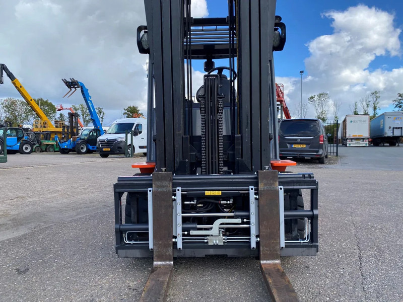 Chariot élévateur électrique Toyota 8FBMT45: photos 5 Chariot élévateur électrique Toyota 8FBMT45: photos 5