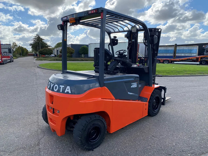 Chariot élévateur électrique Toyota 8FBMT45: photos 7 Chariot élévateur électrique Toyota 8FBMT45: photos 7