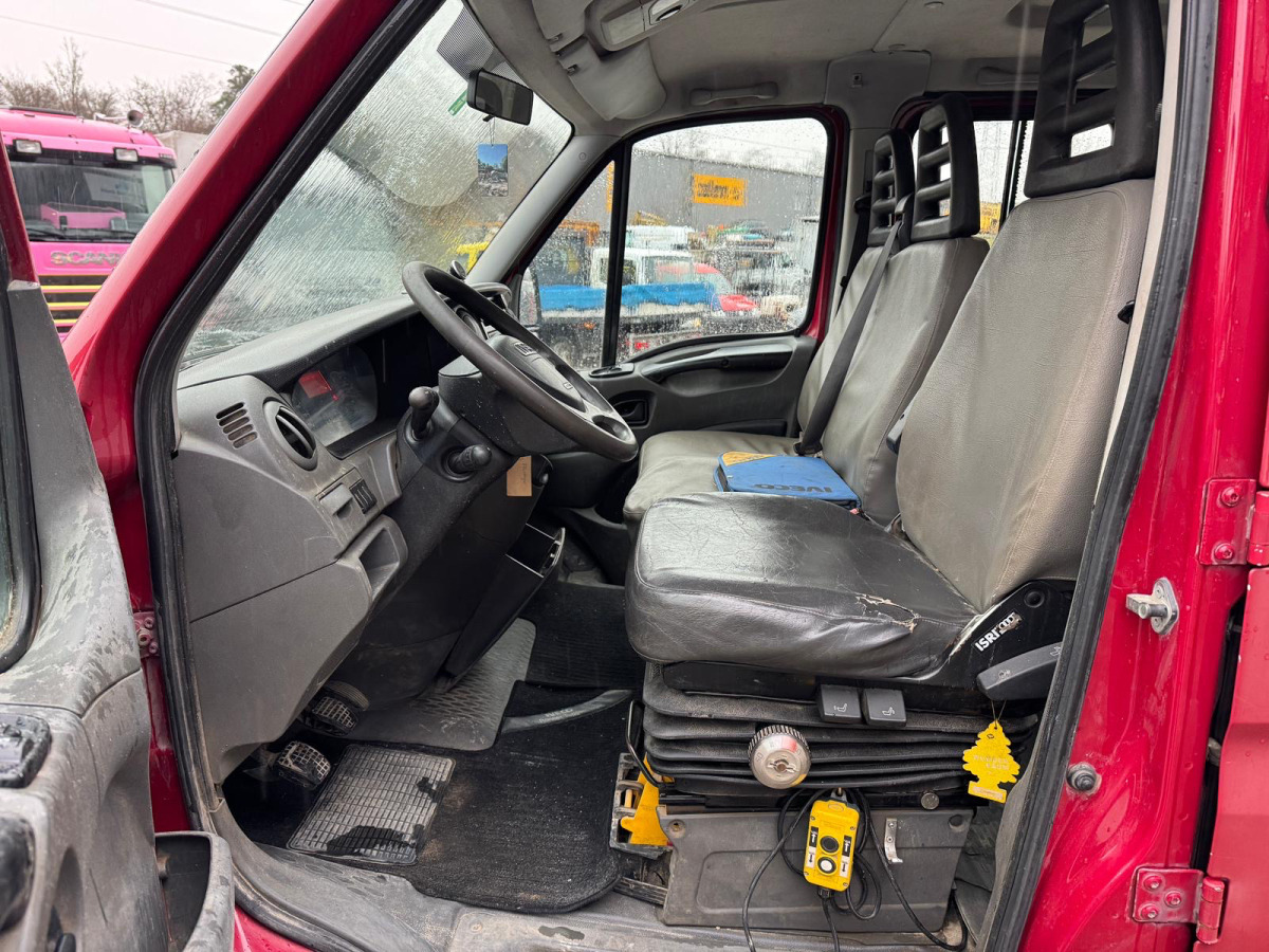 Utilitaire benne, Utilitaire double cabine IVECO 35C15 Daily 4x2: photos 13