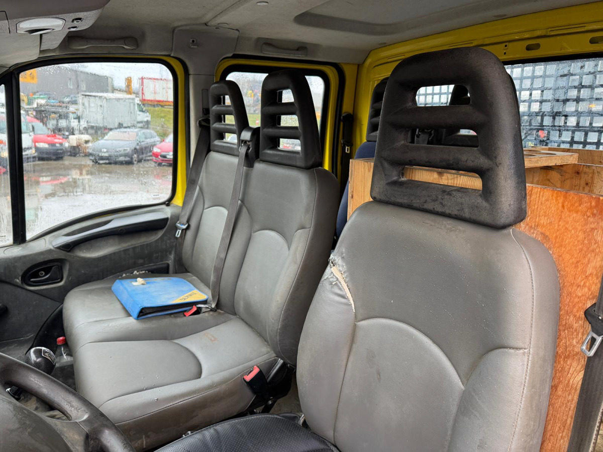 Utilitaire plateau, Utilitaire double cabine IVECO Daily 35C15 4x2: photos 9