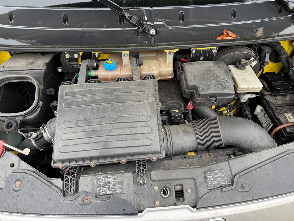 Utilitaire plateau, Utilitaire double cabine IVECO Daily 35C15 4x2: photos 11