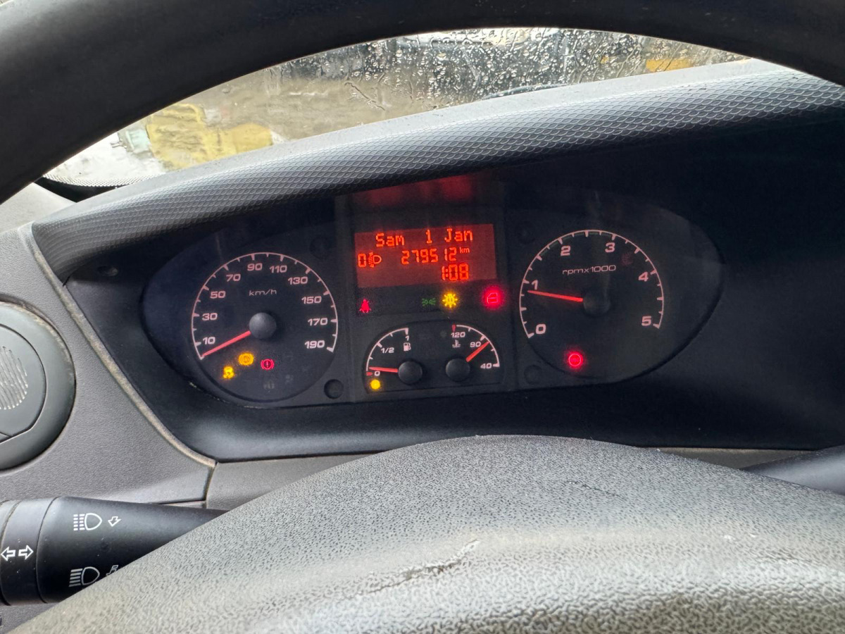 Utilitaire plateau, Utilitaire double cabine IVECO Daily 35C15 4x2: photos 12