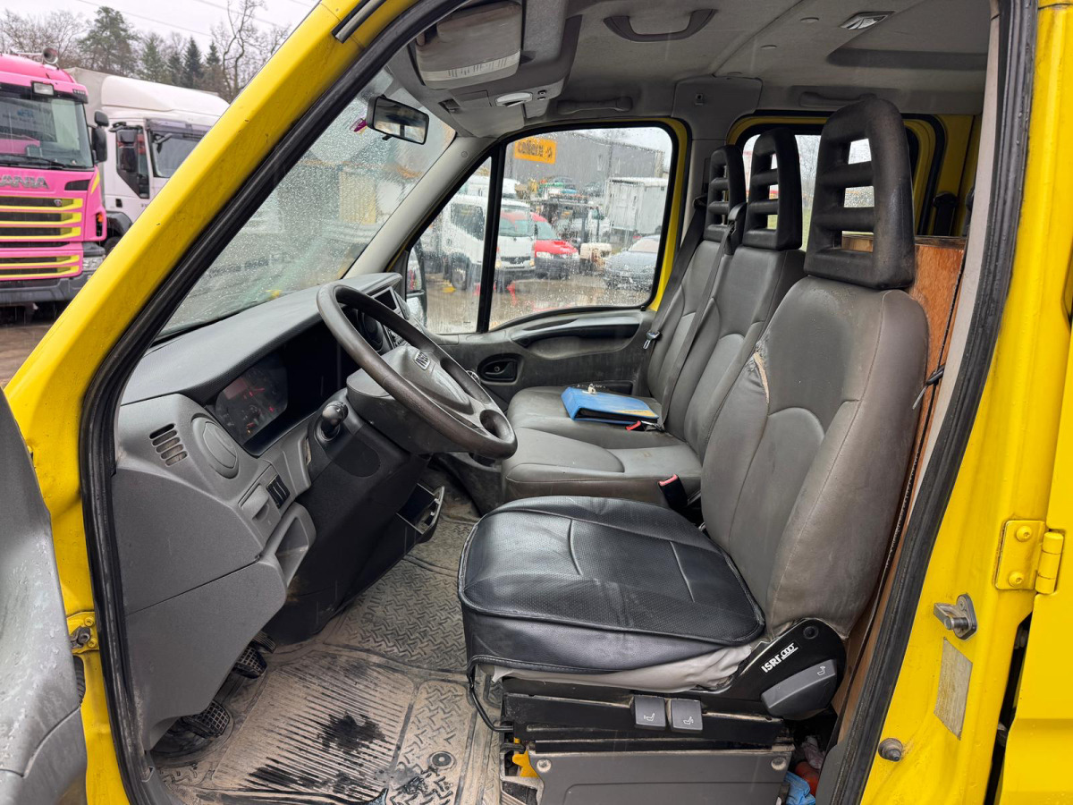Utilitaire plateau, Utilitaire double cabine IVECO Daily 35C15 4x2: photos 8