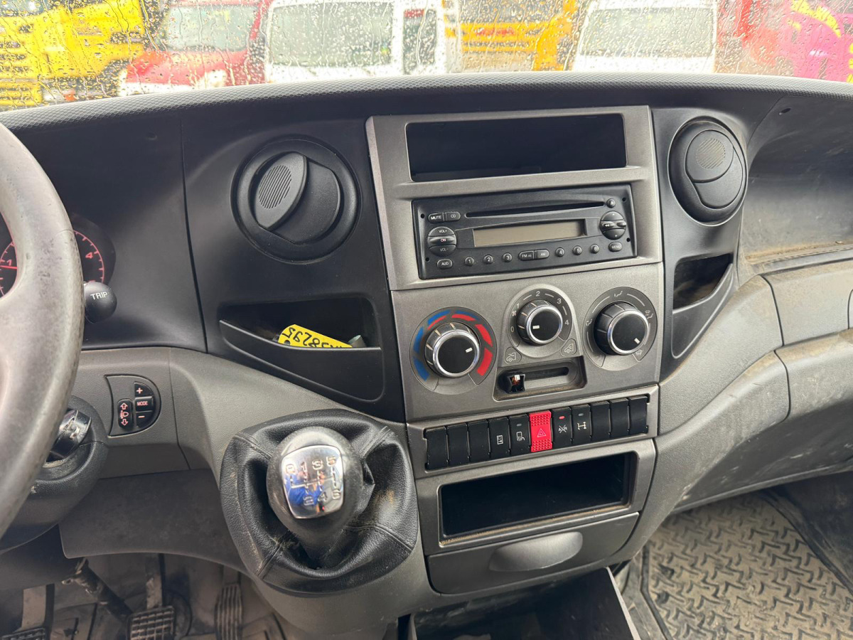 Utilitaire plateau, Utilitaire double cabine IVECO Daily 35C15 4x2: photos 10