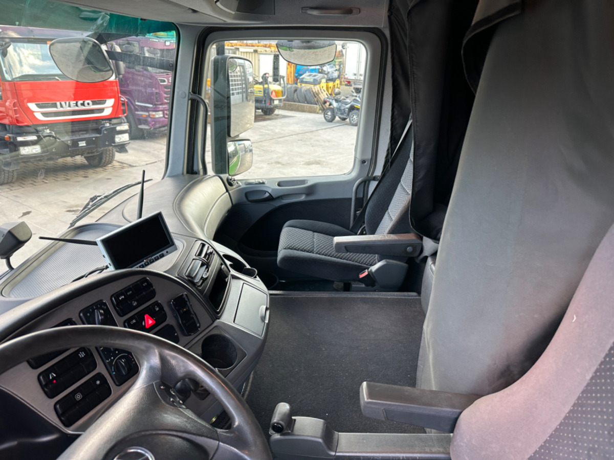 Camion benne, Camion grue MERCEDES 2551 V8 6x2 Fassi 185-5 Bj.2020: photos 13