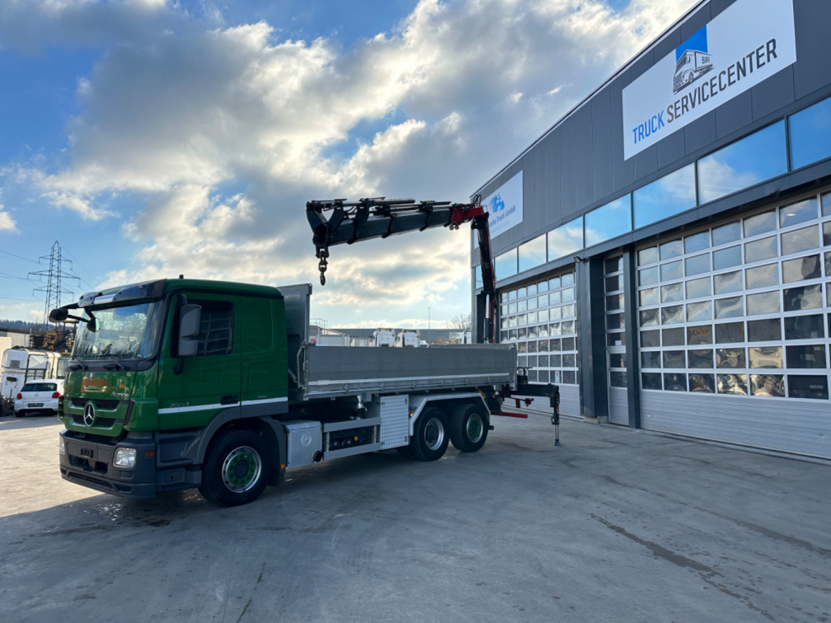 Camion benne, Camion grue MERCEDES 2551 V8 6x2 Fassi 185-5 Bj.2020: photos 16