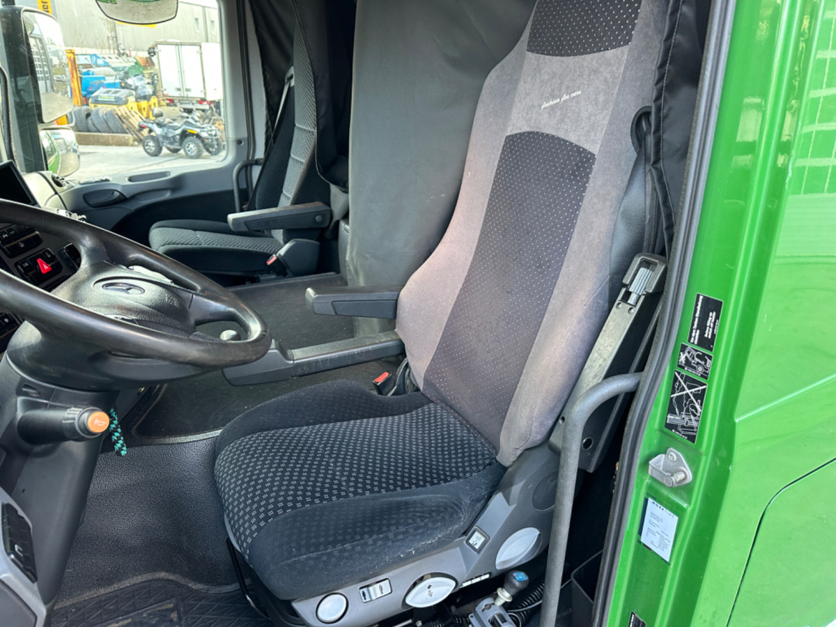 Camion benne, Camion grue MERCEDES 2551 V8 6x2 Fassi 185-5 Bj.2020: photos 11