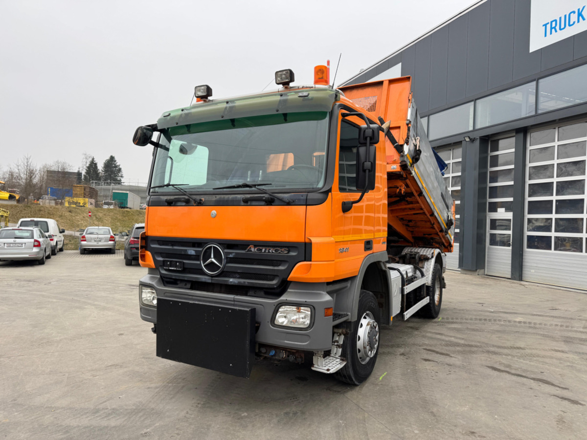 MERCEDES Actros 1841 4x4 mit Schneeplfug - Camion benne: photos 1 MERCEDES Actros 1841 4x4 mit Schneeplfug - Camion benne: photos 1