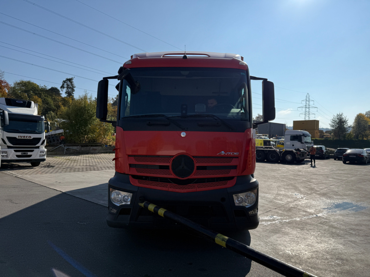 MERCEDES Antos 2540 6x2 (Engine defect) - Camion fourgon: photos 2 MERCEDES Antos 2540 6x2 (Engine defect) - Camion fourgon: photos 2