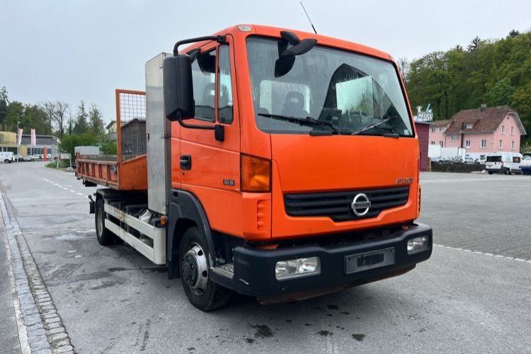 Nissan Atleon 80.19 4x2 Hooklift - Camion ampliroll: photos 4 Nissan Atleon 80.19 4x2 Hooklift - Camion ampliroll: photos 4