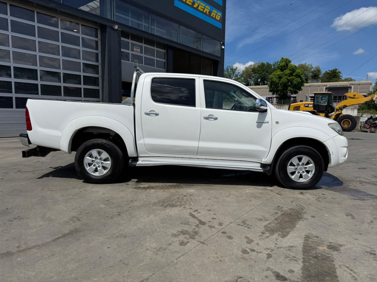 TOYOTA Hilux 3.0D 4WD - Pick-up: photos 4 TOYOTA Hilux 3.0D 4WD - Pick-up: photos 4