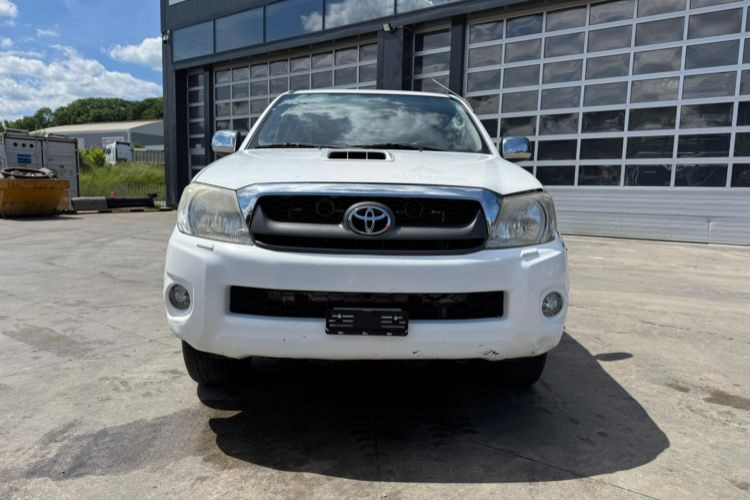 Toyota Hilux 3.0D 4WD - Véhicule utilitaire: photos 2 Toyota Hilux 3.0D 4WD - Véhicule utilitaire: photos 2