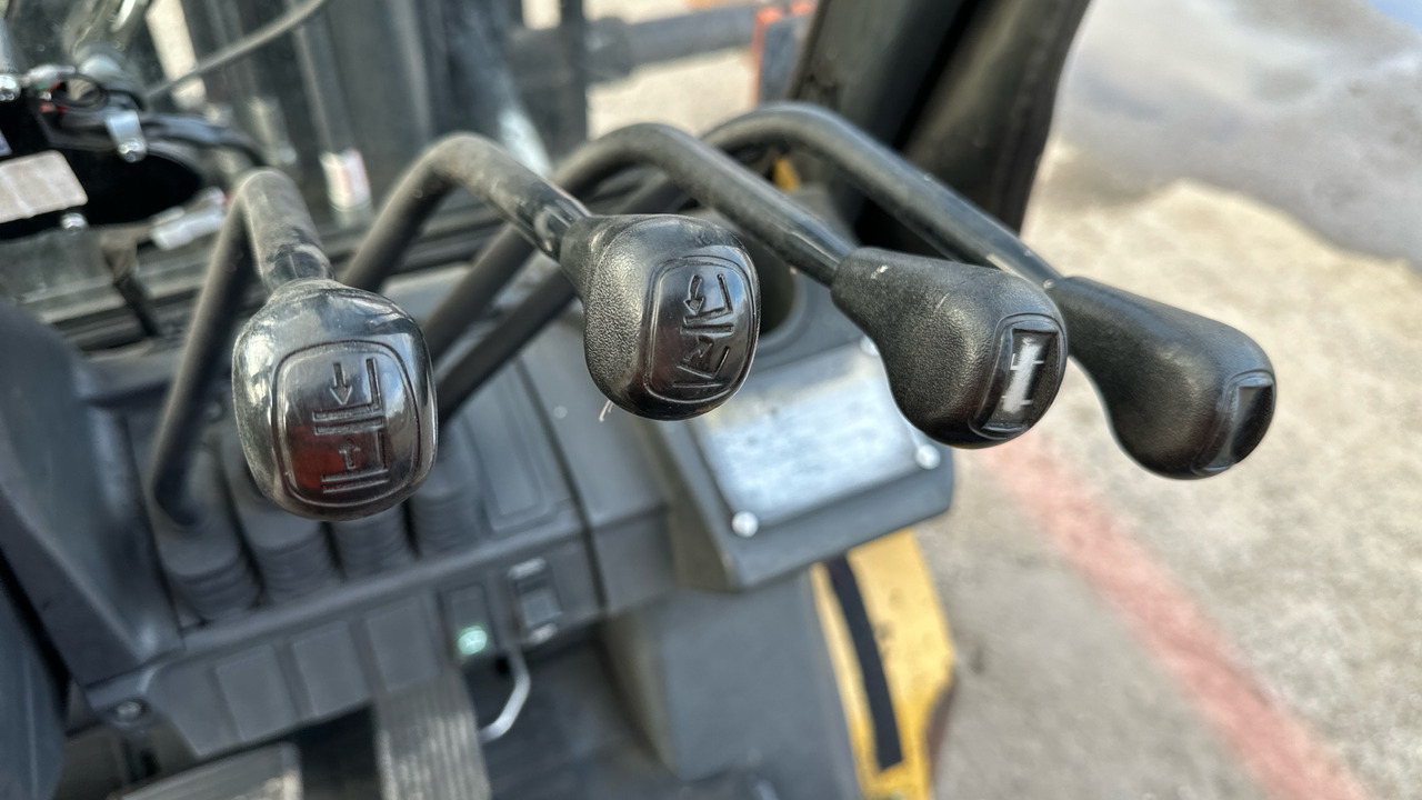 Chariot élévateur à gaz CATERPILLAR GP35: photos 9 Chariot élévateur à gaz CATERPILLAR GP35: photos 9