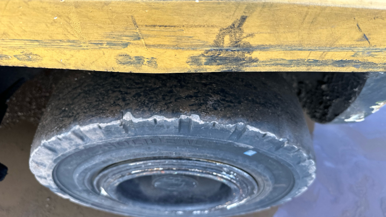 Chariot élévateur à gaz CATERPILLAR GP35: photos 15 Chariot élévateur à gaz CATERPILLAR GP35: photos 15