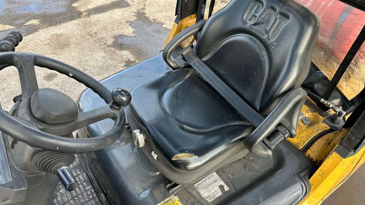 Chariot élévateur à gaz CATERPILLAR GP35: photos 8 Chariot élévateur à gaz CATERPILLAR GP35: photos 8