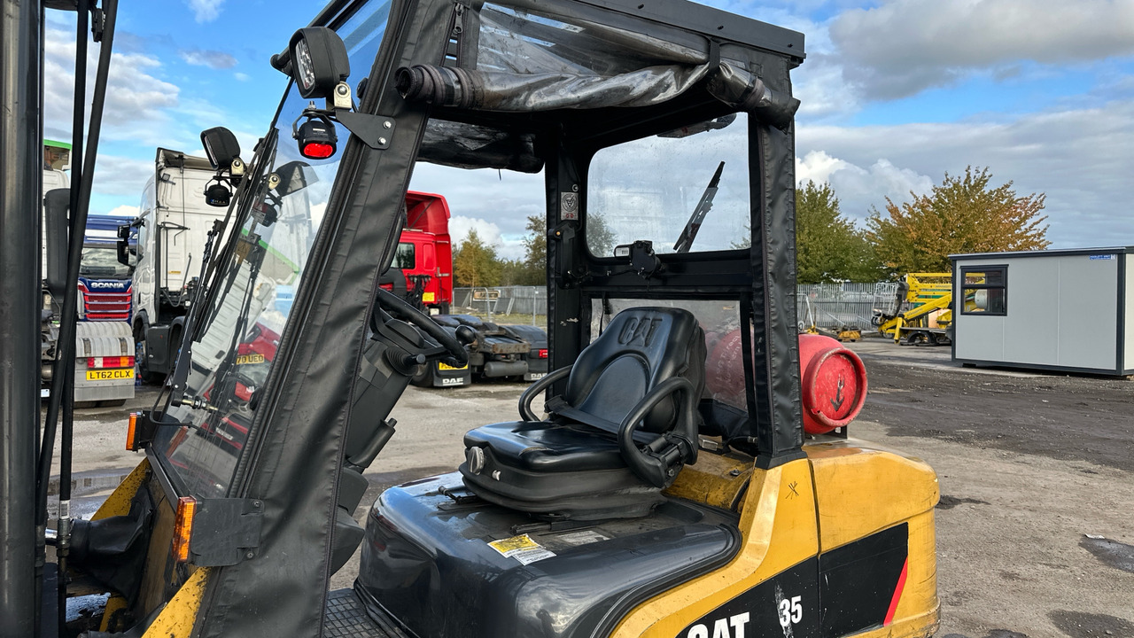 CATERPILLAR GP35 - Chariot élévateur à gaz: photos 5 CATERPILLAR GP35 - Chariot élévateur à gaz: photos 5