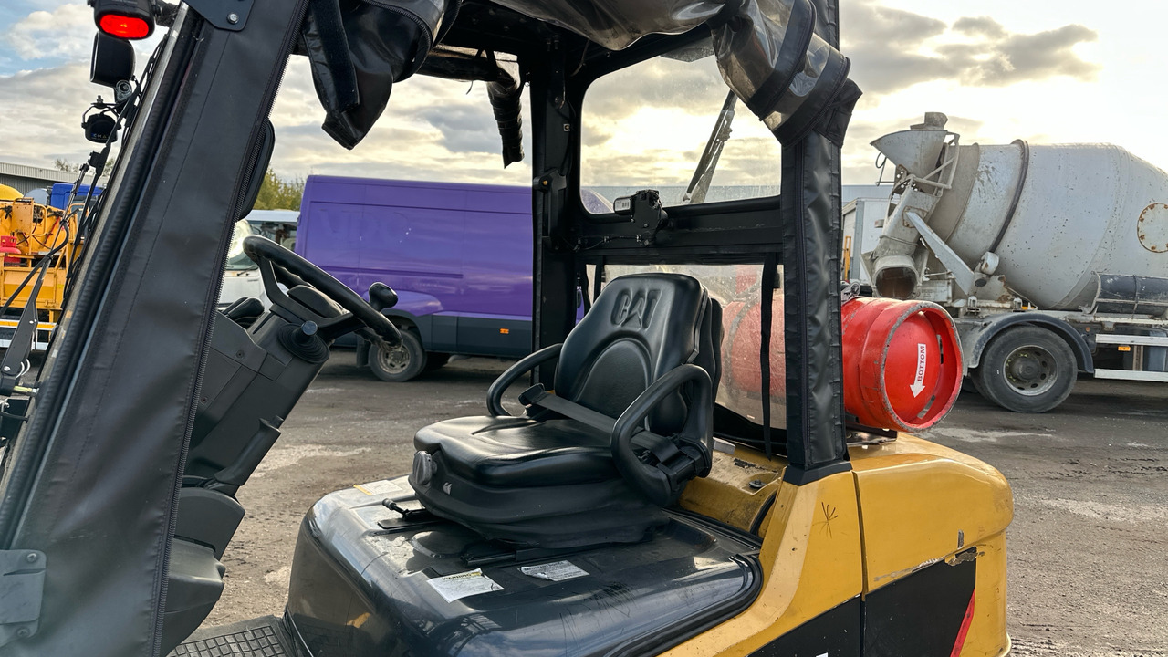 CATERPILLAR GP35N - Chariot élévateur à gaz: photos 5 CATERPILLAR GP35N - Chariot élévateur à gaz: photos 5