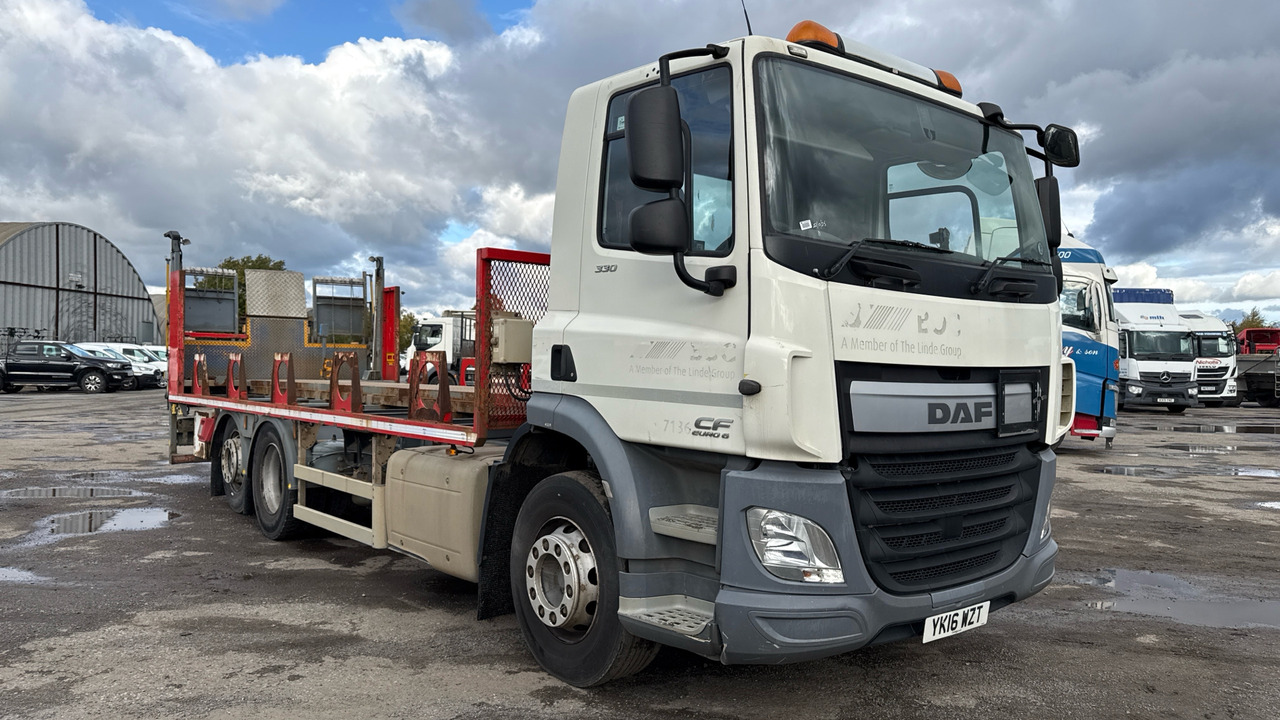 DAF CF 330 - Camion plateau: photos 1 DAF CF 330 - Camion plateau: photos 1