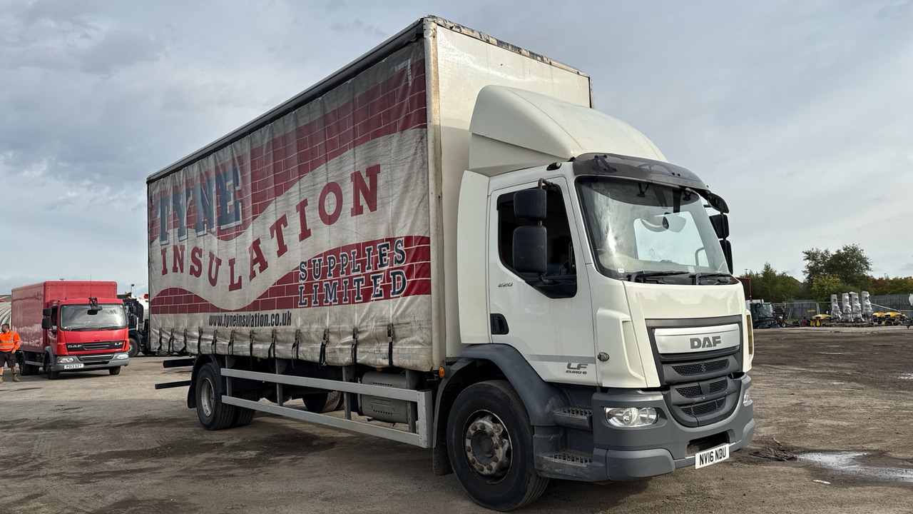 DAF LF 220 - Camion à rideaux coulissants: photos 1 DAF LF 220 - Camion à rideaux coulissants: photos 1