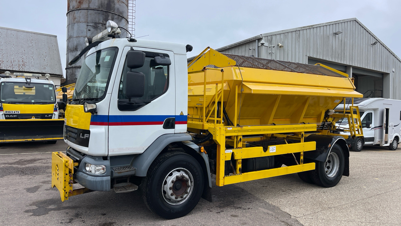 DAF LF 55.220 - Engin de déneigement: photos 2 DAF LF 55.220 - Engin de déneigement: photos 2