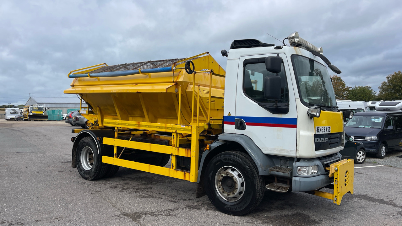 DAF LF 55.220 - Engin de déneigement: photos 1 DAF LF 55.220 - Engin de déneigement: photos 1