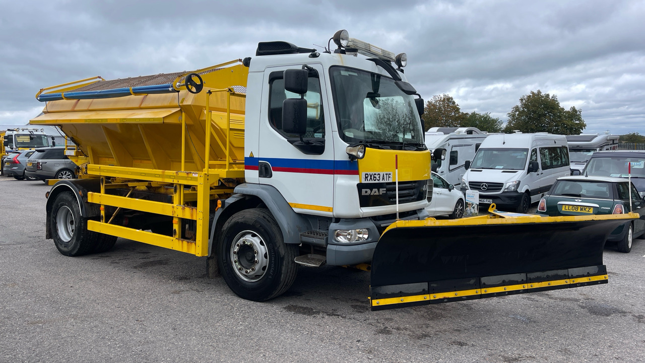 DAF LF 55.220 - Engin de déneigement: photos 1 DAF LF 55.220 - Engin de déneigement: photos 1