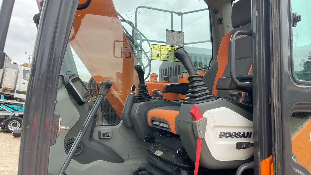 DOOSAN DX140LCR-5 - Pelle sur chenille: photos 5 DOOSAN DX140LCR-5 - Pelle sur chenille: photos 5
