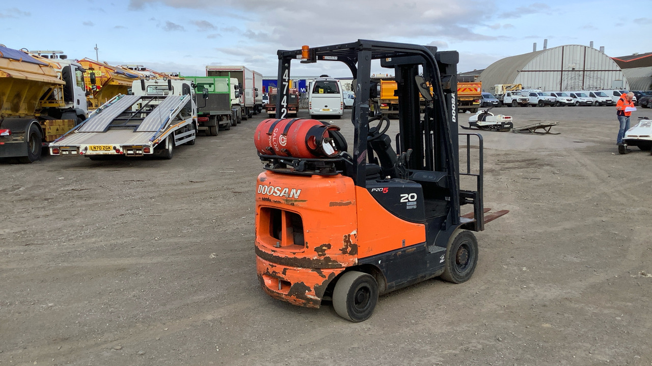 DOOSAN PRO-20 - Chariot élévateur à gaz: photos 3 DOOSAN PRO-20 - Chariot élévateur à gaz: photos 3