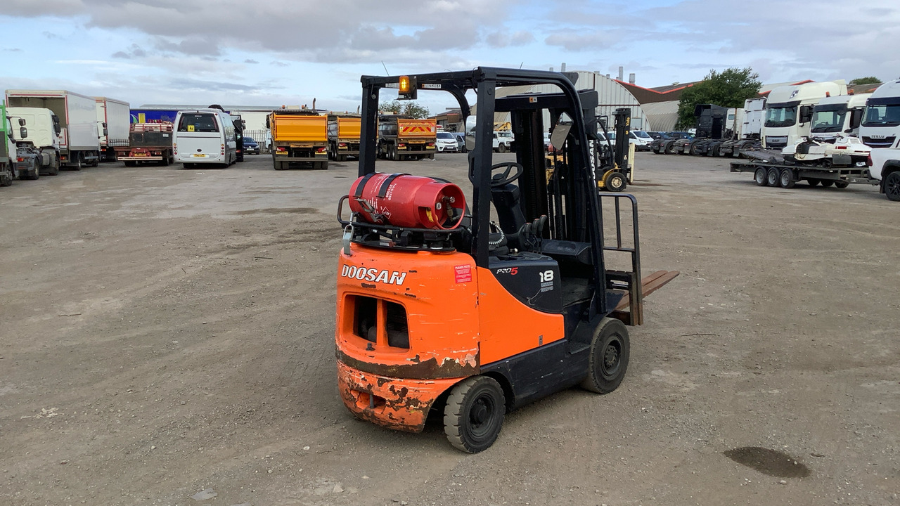 DOOSAN PRO5-18 - Chariot élévateur à gaz: photos 3 DOOSAN PRO5-18 - Chariot élévateur à gaz: photos 3
