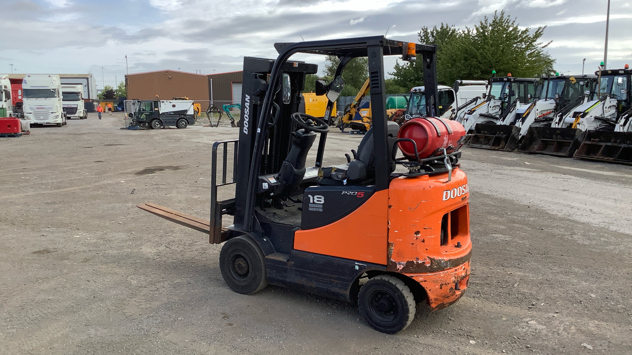 DOOSAN PRO5-18 - Chariot élévateur à gaz: photos 4 DOOSAN PRO5-18 - Chariot élévateur à gaz: photos 4