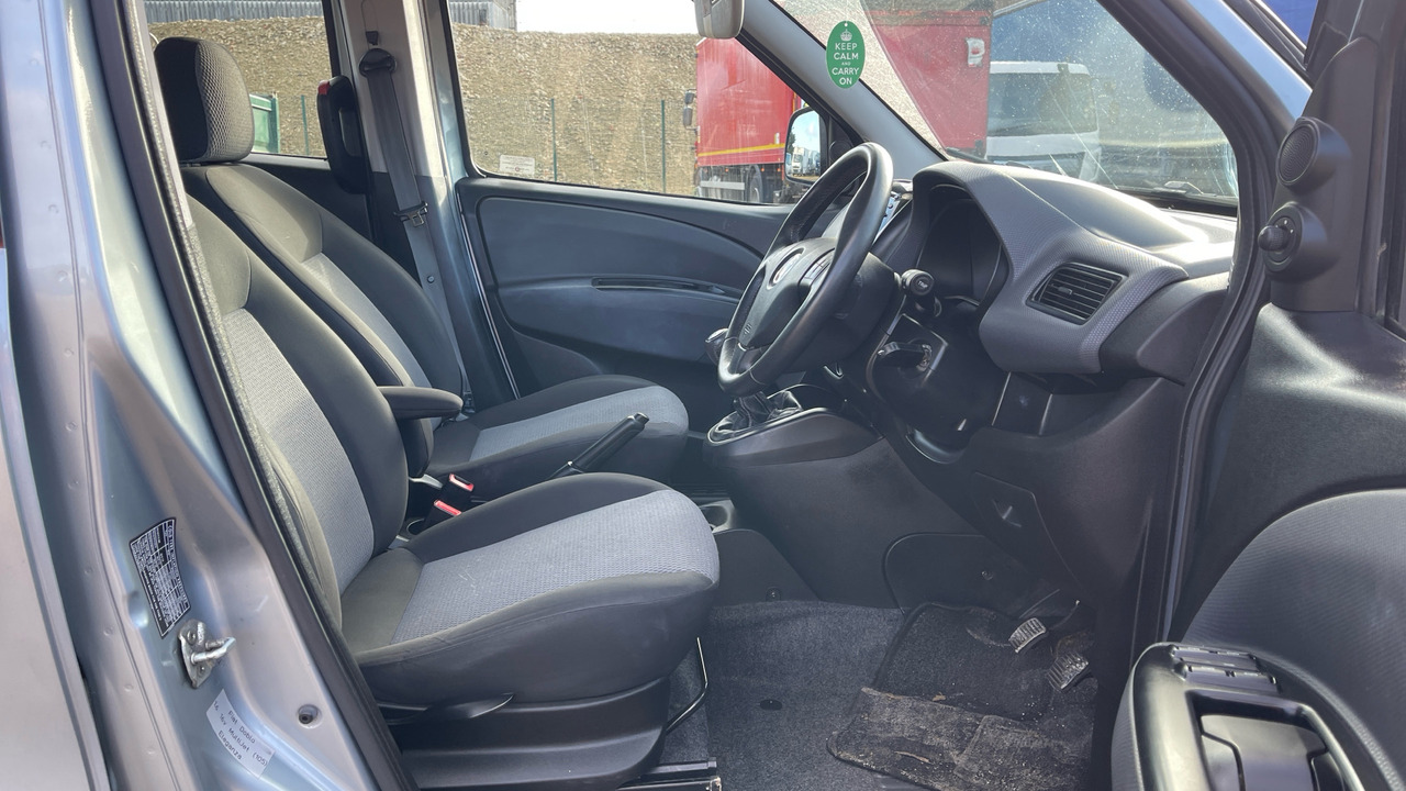 FIAT DOBLO 1.6 Multijet 105PS - Voiture break: photos 5 FIAT DOBLO 1.6 Multijet 105PS - Voiture break: photos 5