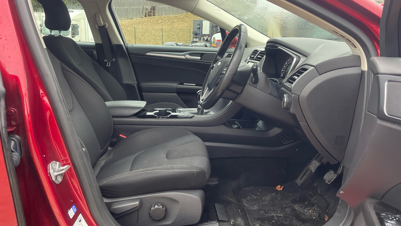 FORD MONDEO 2.0 TDCi 180PS - Voiture à hayon: photos 5 FORD MONDEO 2.0 TDCi 180PS - Voiture à hayon: photos 5