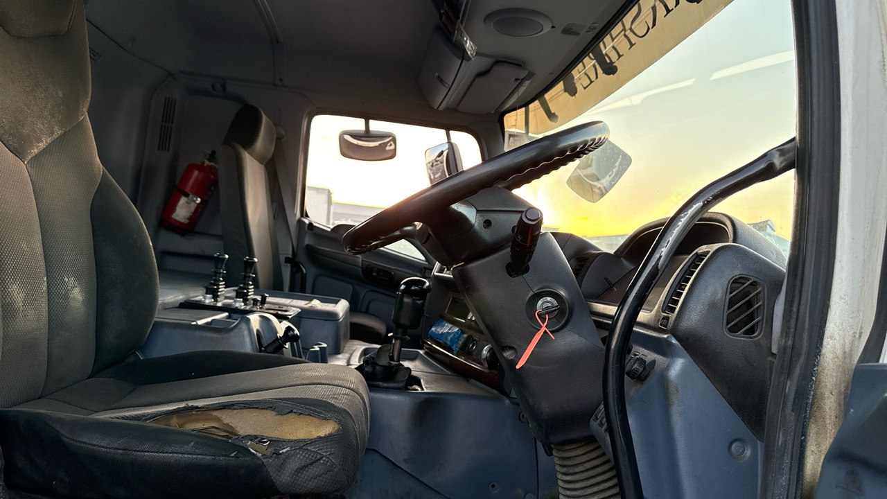 HINO 700 3241 - Camion ampliroll: photos 5 HINO 700 3241 - Camion ampliroll: photos 5