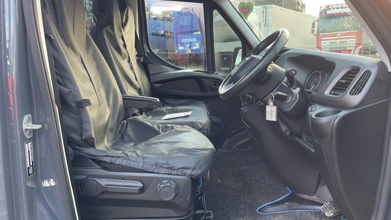 IVECO DAILY 3.0 35S21 - Remorqueuse: photos 5 IVECO DAILY 3.0 35S21 - Remorqueuse: photos 5