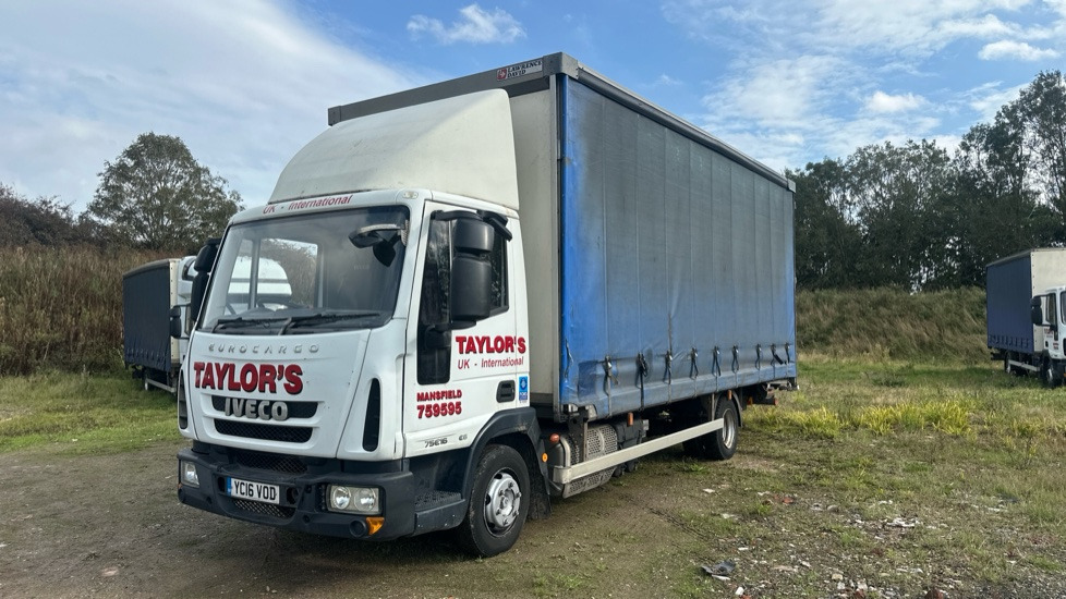 IVECO EUROCARGO  75E16 - Camion à rideaux coulissants: photos 2 IVECO EUROCARGO  75E16 - Camion à rideaux coulissants: photos 2