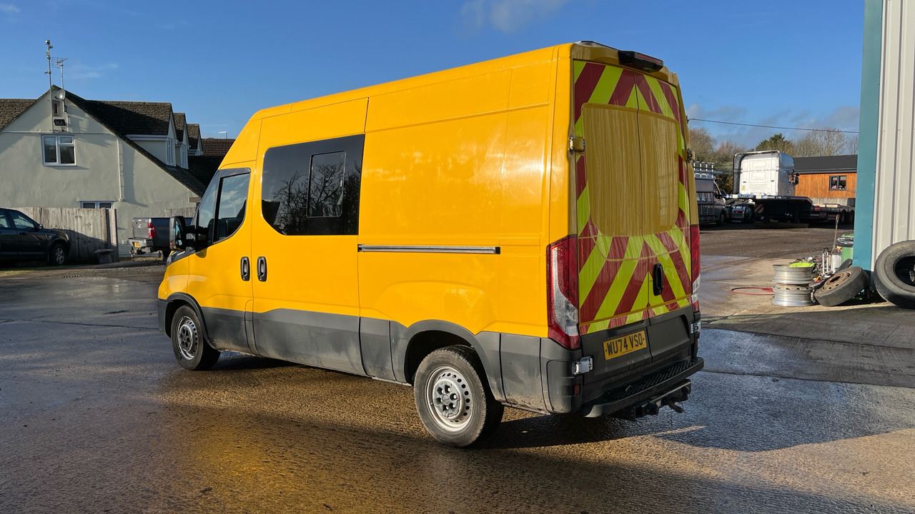 Iveco Daily 35-140 - Utilitaire double cabine: photos 3 Iveco Daily 35-140 - Utilitaire double cabine: photos 3