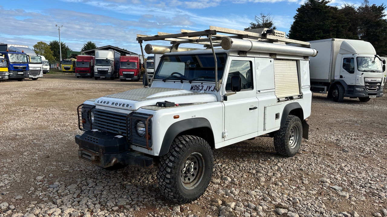 Land Rover Defender 110 2.2 TDCI Hard Top - Voiture: photos 2 Land Rover Defender 110 2.2 TDCI Hard Top - Voiture: photos 2