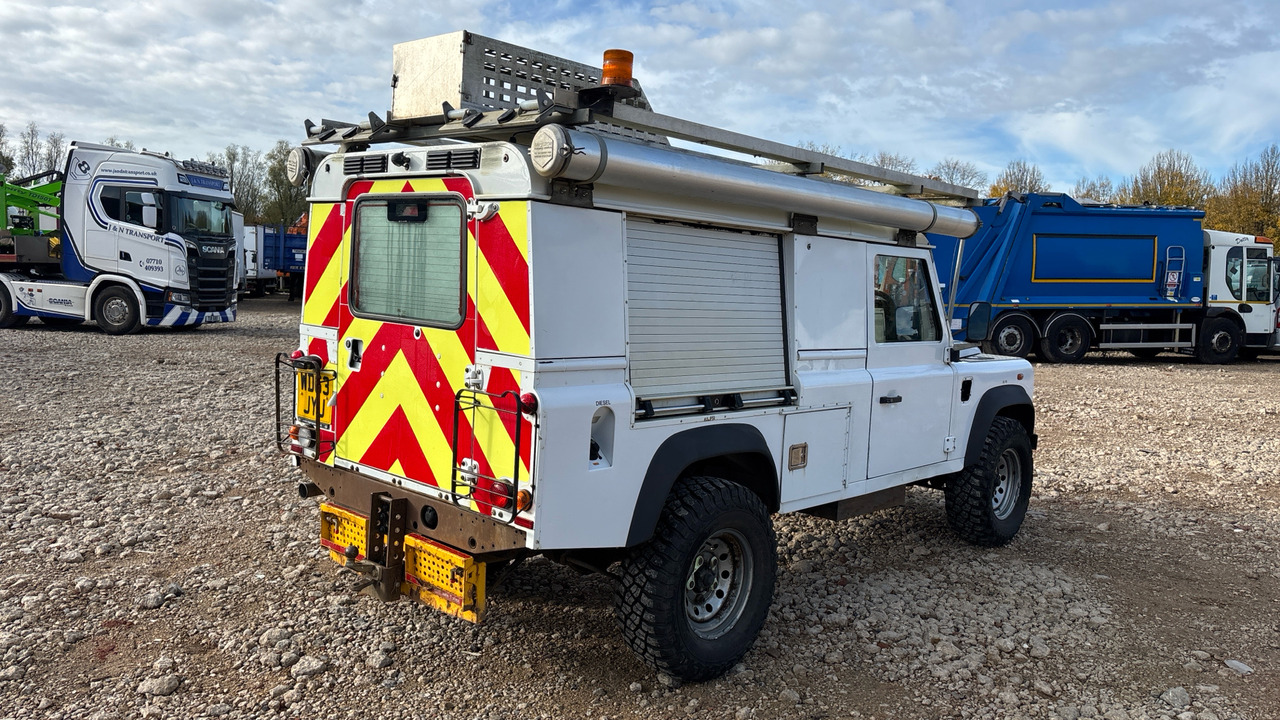 Land Rover Defender 110 2.2 TDCI Hard Top - Voiture: photos 4 Land Rover Defender 110 2.2 TDCI Hard Top - Voiture: photos 4