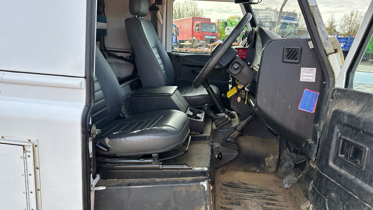 Land Rover Defender 110 2.2 TDCI Hard Top - Voiture: photos 5 Land Rover Defender 110 2.2 TDCI Hard Top - Voiture: photos 5