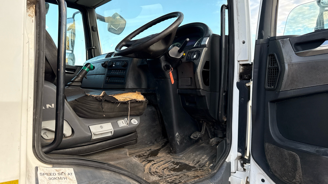 MAN TG-M 18.250 - Travaux routiers: photos 5 MAN TG-M 18.250 - Travaux routiers: photos 5